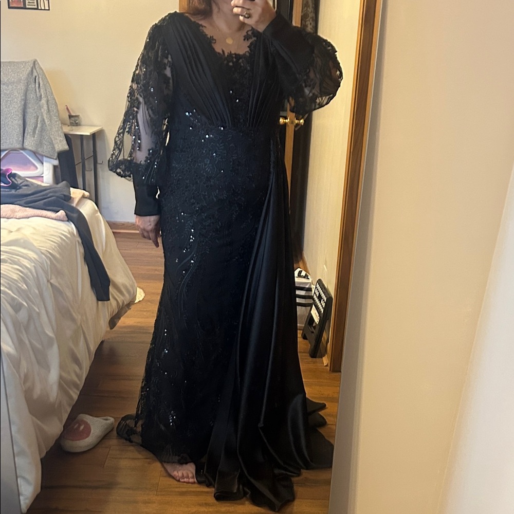 Chic Black Sequin Long Sleeve Gown